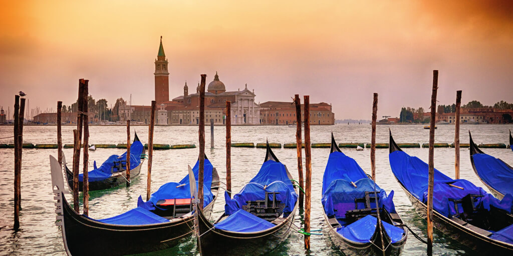 the best time to buy flights to venice